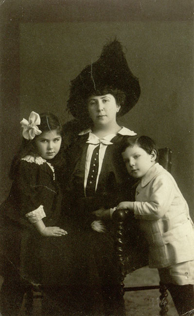 Totenberg,-Roman--mother-&-sister-childhood-(10).jpg